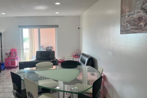 Copropriété à vendre à Hialeah, Floride: 2 chambres, 80.82 m2 № 1409119 - photo 9