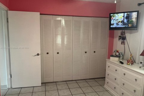 Condominio en venta en Hialeah, Florida, 2 dormitorios, 80.82 m2 № 1409119 - foto 16