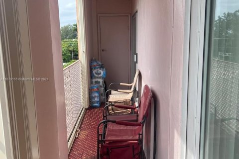 Condominio en venta en Hialeah, Florida, 2 dormitorios, 80.82 m2 № 1409119 - foto 19