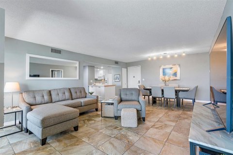 Condo in Largo, Florida, 2 bedrooms  № 1372256 - photo 6