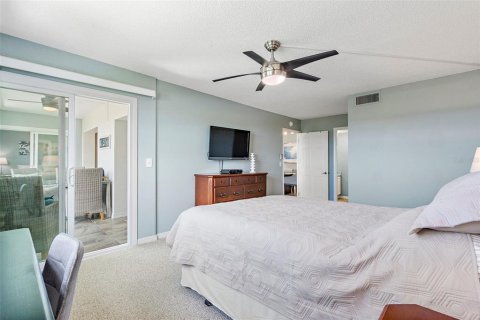 Condo in Largo, Florida, 2 bedrooms  № 1372256 - photo 18