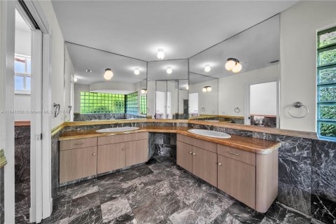 Casa en venta en Miami, Florida, 5 dormitorios, 338.63 m2 № 1320848 - foto 24