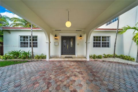 Villa ou maison à vendre à Miami, Floride: 5 chambres, 338.63 m2 № 1320848 - photo 4