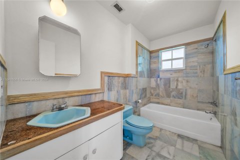 Casa en venta en Miami, Florida, 5 dormitorios, 338.63 m2 № 1320848 - foto 19