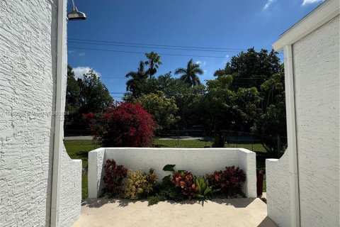 House in Hollywood, Florida 4 bedrooms, 204.66 sq.m. № 1119598 - photo 6