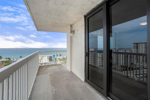 Copropriété à vendre à Hollywood, Floride: 2 chambres, 119.57 m2 № 1272053 - photo 25