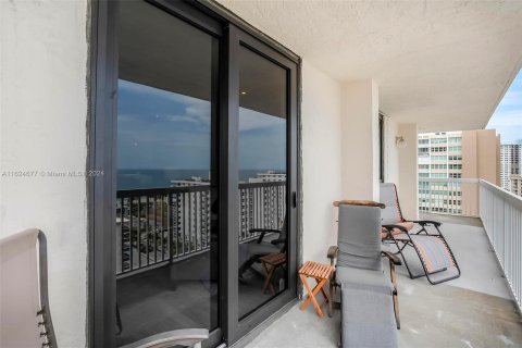 Condo in Hollywood, Florida, 2 bedrooms  № 1272053 - photo 27