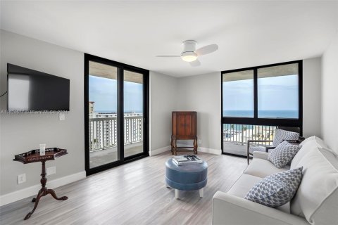 Condo in Hollywood, Florida, 2 bedrooms  № 1272053 - photo 22