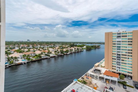 Condo in Hollywood, Florida, 2 bedrooms  № 1272053 - photo 30