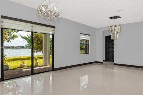 Купить виллу или дом в Майами-Лейкс, Флорида 4 спальни, 264.49м2, № 522425 - фото 23