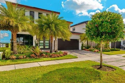 House in Miami Lakes, Florida 4 bedrooms, 264.49 sq.m. № 522425 - photo 11