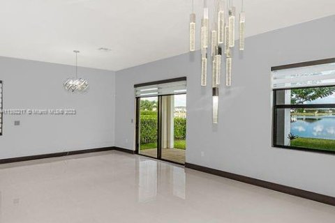 Villa ou maison à vendre à Miami Lakes, Floride: 4 chambres, 264.49 m2 № 522425 - photo 27