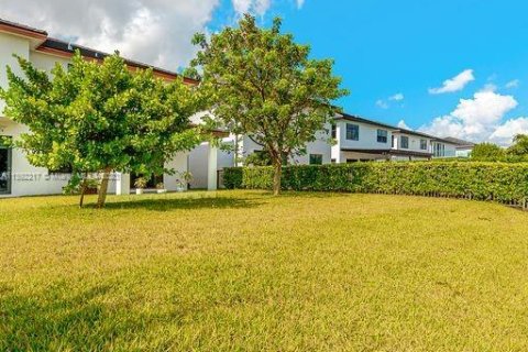 Villa ou maison à vendre à Miami Lakes, Floride: 4 chambres, 264.49 m2 № 522425 - photo 9