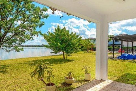 Casa en venta en Miami Lakes, Florida, 4 dormitorios, 264.49 m2 № 522425 - foto 12