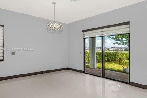 Villa ou maison à vendre à Miami Lakes, Floride: 4 chambres, 264.49 m2 № 522425 - photo 22