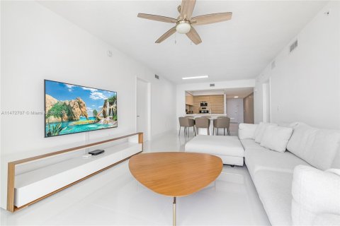 Copropriété à louer à Sunny Isles Beach, Floride: 3 chambres, 141.58 m2 № 782818 - photo 4