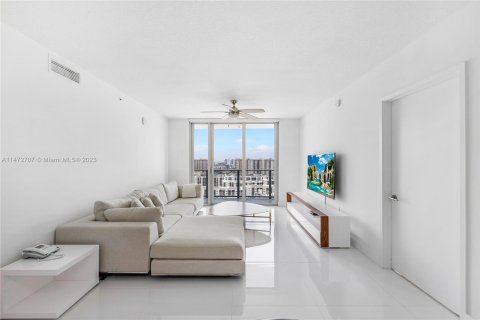 Copropriété à louer à Sunny Isles Beach, Floride: 3 chambres, 141.58 m2 № 782818 - photo 1