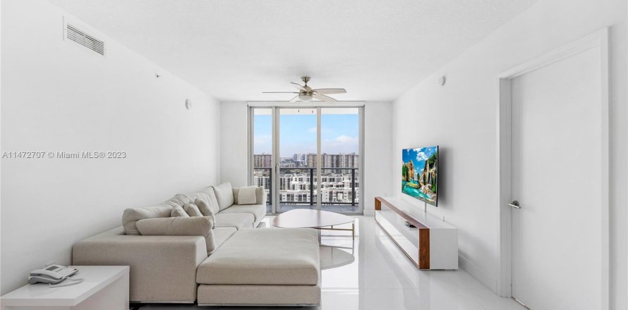 Condo à Sunny Isles Beach, Floride, 3 chambres  № 782818