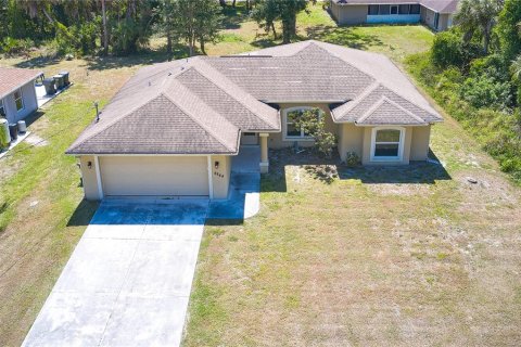 House in North Port, Florida 4 bedrooms, 147.62 sq.m. № 1169119 - photo 2