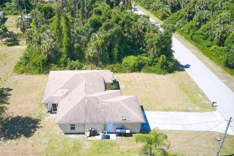 House in North Port, Florida 4 bedrooms, 147.62 sq.m. № 1169119 - photo 4