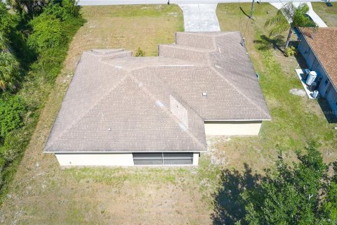 House in North Port, Florida 4 bedrooms, 147.62 sq.m. № 1169119 - photo 3