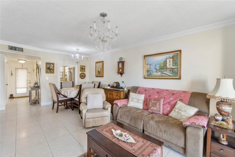 Condo in Sunrise, Florida, 2 bedrooms  № 1005355 - photo 16