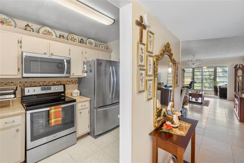 Condo in Sunrise, Florida, 2 bedrooms  № 1005355 - photo 19