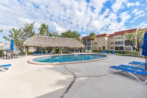 Copropriété à vendre à Sunrise, Floride: 2 chambres, 78.97 m2 № 1005355 - photo 2