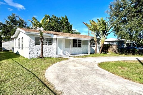 House in Hollywood, Florida 4 bedrooms № 1391866 - photo 3