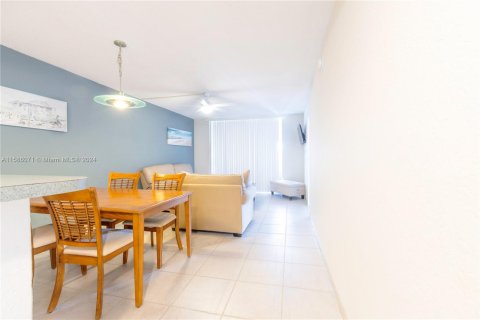 Condo in Pompano Beach, Florida, 2 bedrooms  № 1173574 - photo 14