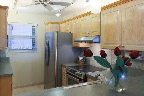 Condo in Pompano Beach, Florida, 2 bedrooms  № 1173574 - photo 17