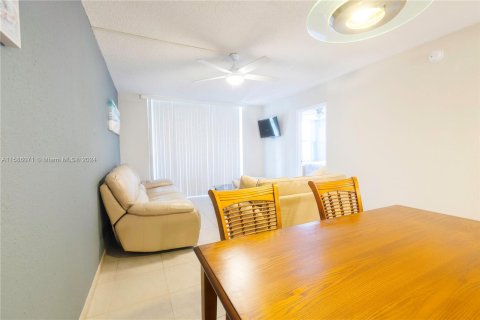 Condo in Pompano Beach, Florida, 2 bedrooms  № 1173574 - photo 19