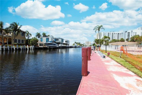 Copropriété à louer à Pompano Beach, Floride: 2 chambres, 80.27 m2 № 1173574 - photo 2