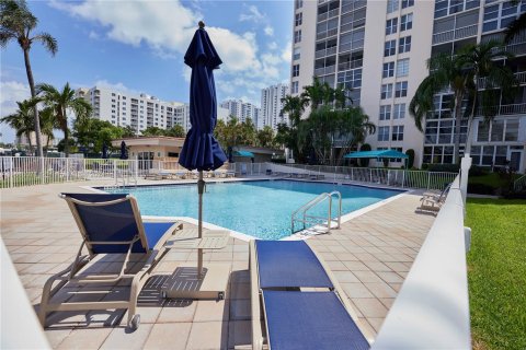 Condo in Pompano Beach, Florida, 2 bedrooms  № 1173574 - photo 3