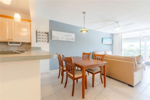 Condo in Pompano Beach, Florida, 2 bedrooms  № 1173574 - photo 12