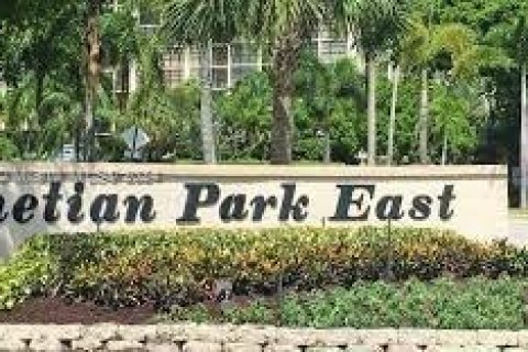 Townhouse in Hallandale Beach, Florida 3 bedrooms, 167.04 sq.m. № 1345901 - photo 1