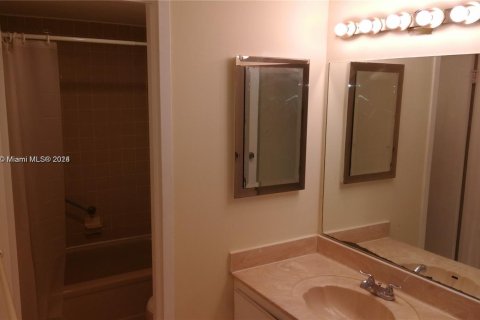 Condo in Deerfield Beach, Florida, 2 bedrooms  № 1232253 - photo 6