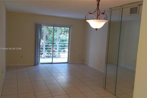 Condo in Deerfield Beach, Florida, 2 bedrooms  № 1232253 - photo 1