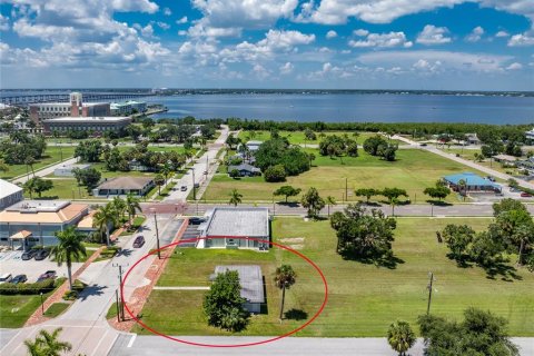 Immobilier commercial à vendre à Punta Gorda, Floride: 114.46 m2 № 1339880 - photo 4