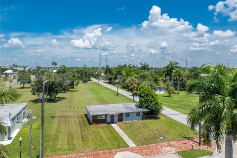 Immobilier commercial à vendre à Punta Gorda, Floride: 114.46 m2 № 1339880 - photo 2