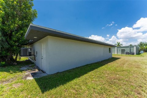 Immobilier commercial à vendre à Punta Gorda, Floride: 114.46 m2 № 1339880 - photo 28