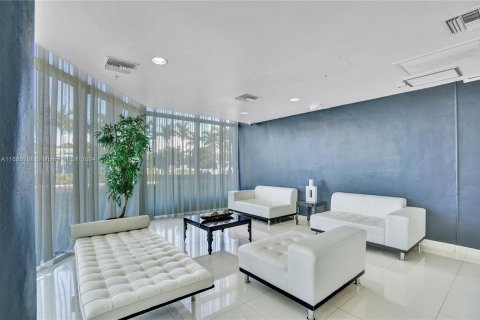 Condo in Miami Beach, Florida, 2 bedrooms  № 1431253 - photo 29