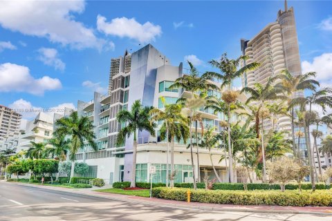 Condo in Miami Beach, Florida, 2 bedrooms  № 1431253 - photo 1