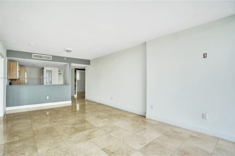 Condo in Miami Beach, Florida, 2 bedrooms  № 1431253 - photo 17