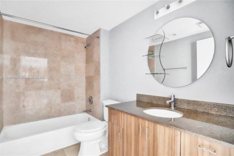 Condo in Miami Beach, Florida, 2 bedrooms  № 1431253 - photo 18