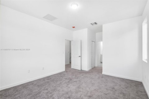 Adosado en venta en Miami, Florida, 5 dormitorios, 232.44 m2 № 1431286 - foto 24