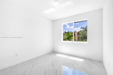 Adosado en venta en Miami, Florida, 5 dormitorios, 232.44 m2 № 1431286 - foto 16