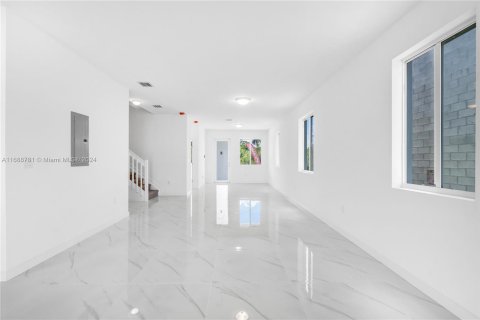 Adosado en venta en Miami, Florida, 5 dormitorios, 232.44 m2 № 1431286 - foto 5