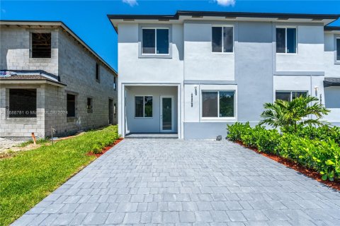 Adosado en venta en Miami, Florida, 5 dormitorios, 232.44 m2 № 1431286 - foto 2