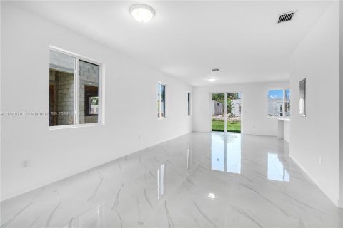 Adosado en venta en Miami, Florida, 5 dormitorios, 232.44 m2 № 1431286 - foto 11